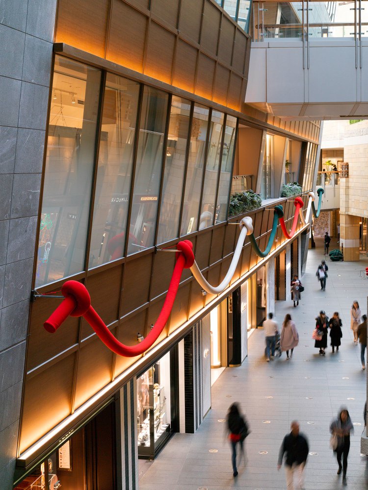 逛街逛累了嗎？到東京六本木聖誕樹下打個盹吧！