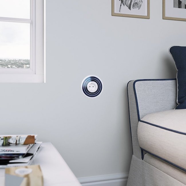 拍照再也不用避插座?結合瓷器讓插座變絕佳飾品