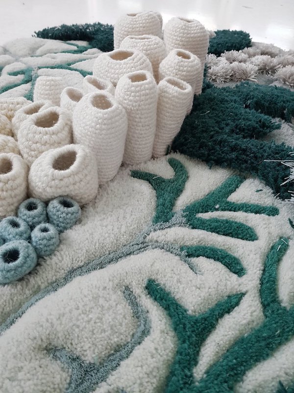 葡萄牙藝術家 Vanessa Barragão 用紡織廢料編織出了海洋掛毯