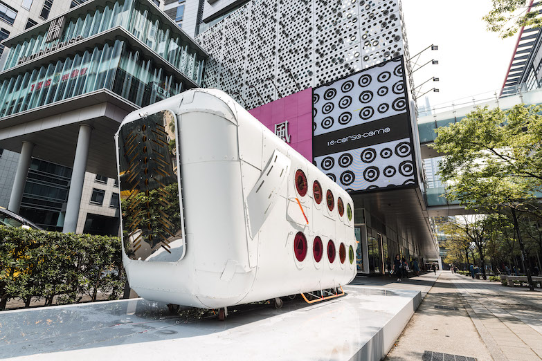 2019粉樂町無牆美術館開展！100色彩計劃、漂浮羽毛、金屬拉皮狗長凳等10組展品驚喜登場！