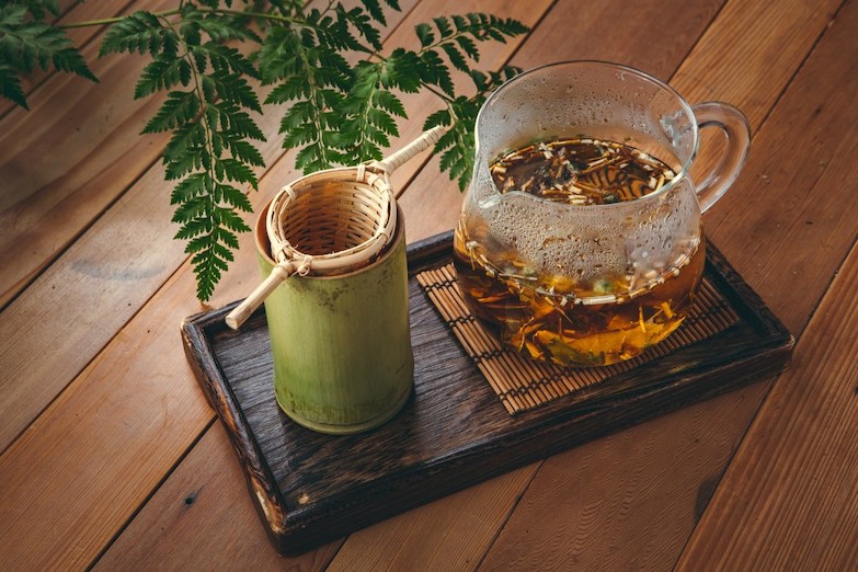 回顧都市裡的青草綠洲！台北「野事草店」飄散青草茶與咖啡香的風格美食空間