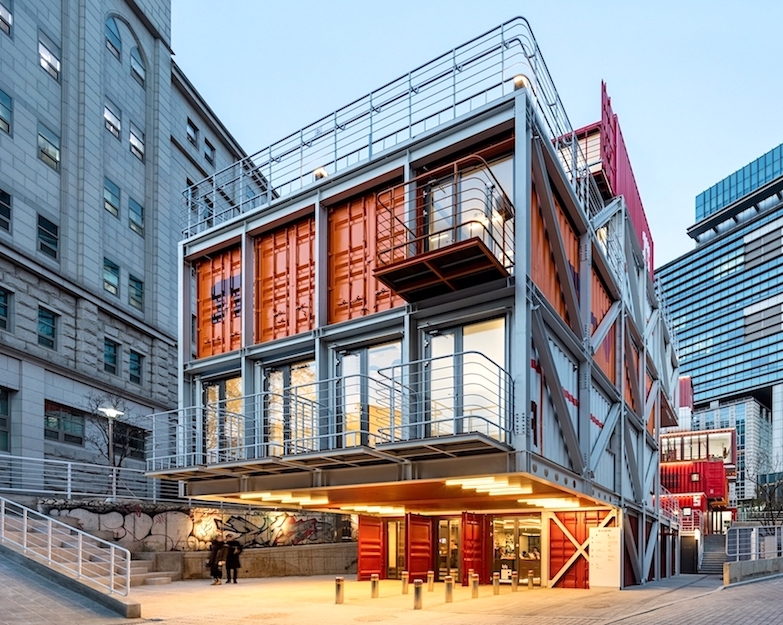 回收貨櫃屋打造創意空間！韓國大學空地 π-ville 99 成為學生最青春自由的聚會場所