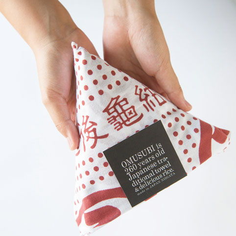 日本 270 年歷史的藤岡染手巾、和紙海苔包裹,超人氣職人手作越光米三角飯團盒!