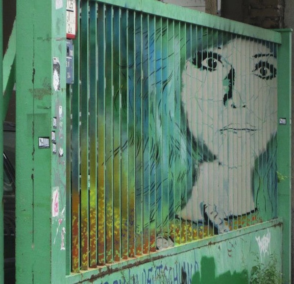 換個角度！你也能找到隱身在都市叢林中的斑馬塗鴉