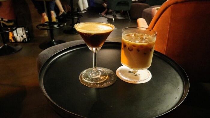 解開謎題才能得知入口！東京偽裝成咖啡店的地下酒吧「JANAI COFFEE」爆紅