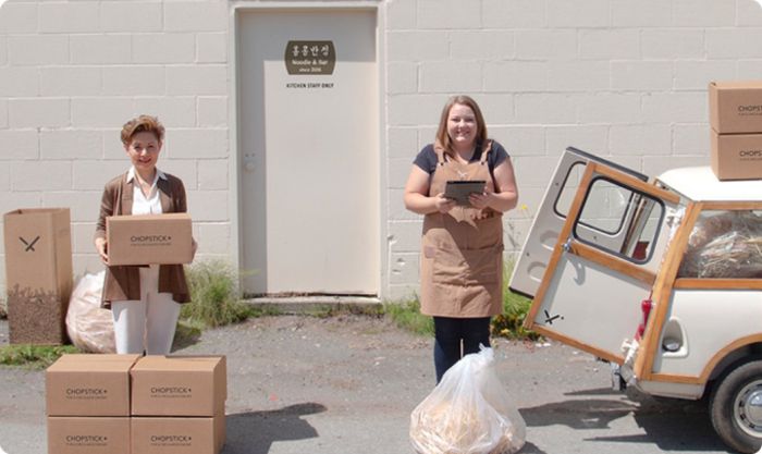 源自於「回收免洗筷」的工業風家具！質感 SMILE 再生置物架把循環設計帶進居家生活中