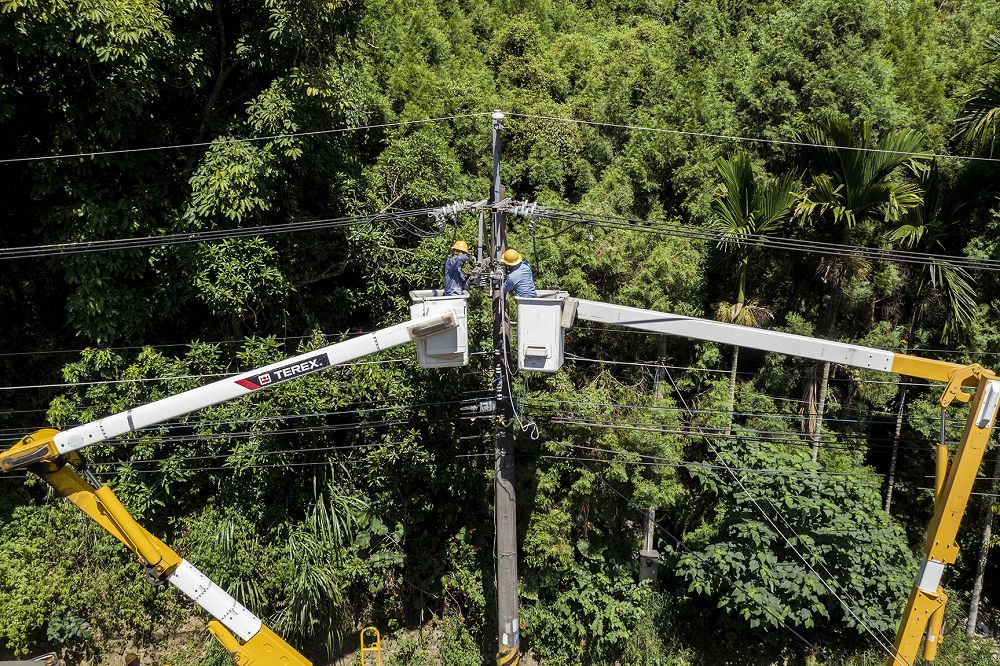 時代造型電表、飛天遁地維修員軌跡... 台電《島嶼脈動LIGHT UP》展出如拓荒者壯遊島嶼踩出的通電道路！