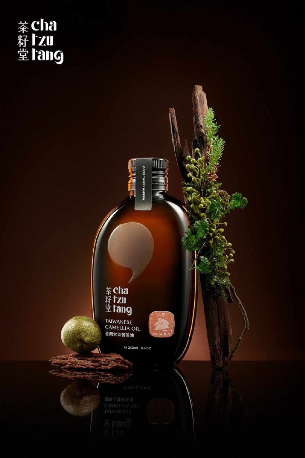 茶籽堂新油瓶亮相！無氏製作聯手春池回收玻璃、華夏玻璃百年工藝，流線簡約封藏臺灣籽苦茶油風味