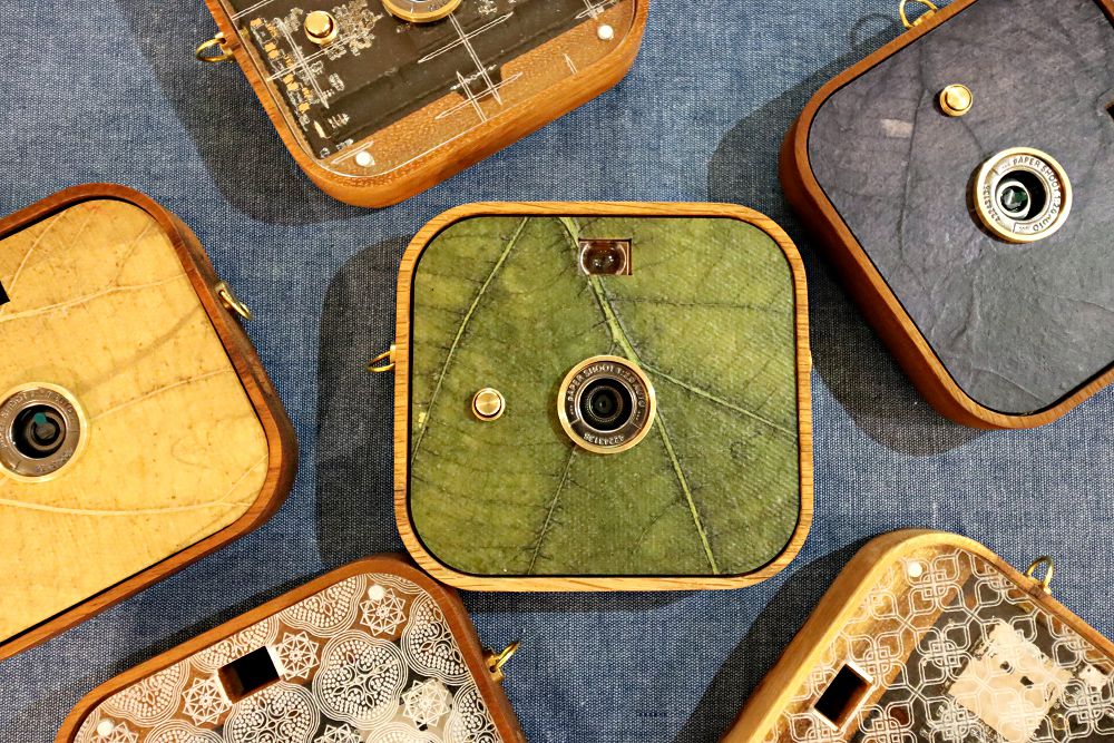 花玻璃紋、柚葉躍上紙相機！台泰設計師「Thinkk & SHOOT」環保相機於松菸風格店家上市