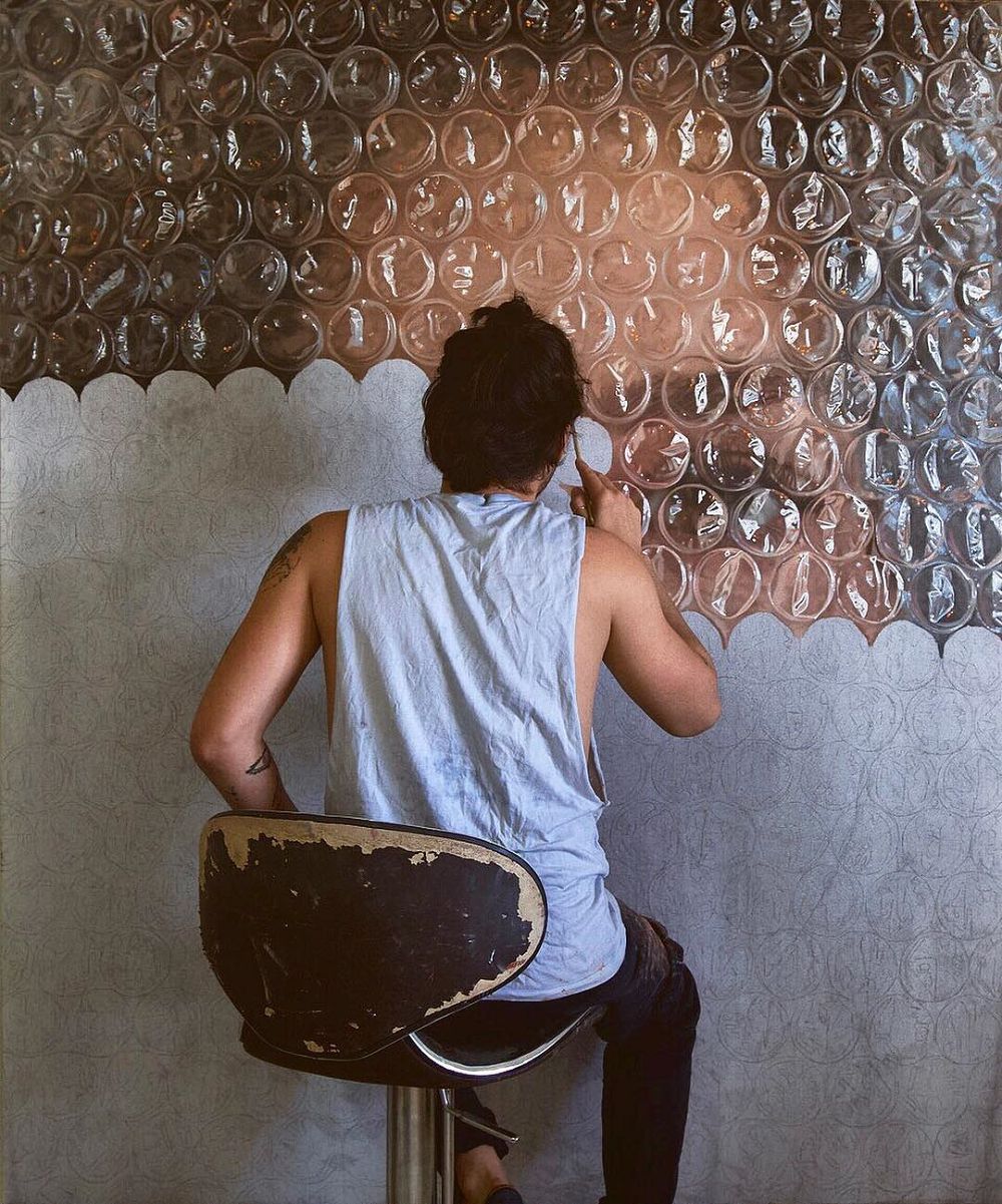 好想捏破它！古巴藝術家Darian Mederos畫出超擬真的泡泡紙油畫