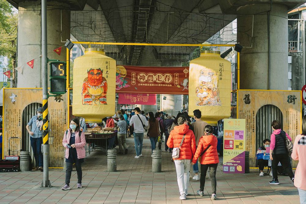 台北士林、大稻埕雙城燈區亮點！限量刺繡藥童香袋、迪化街12盞器物光創作登場