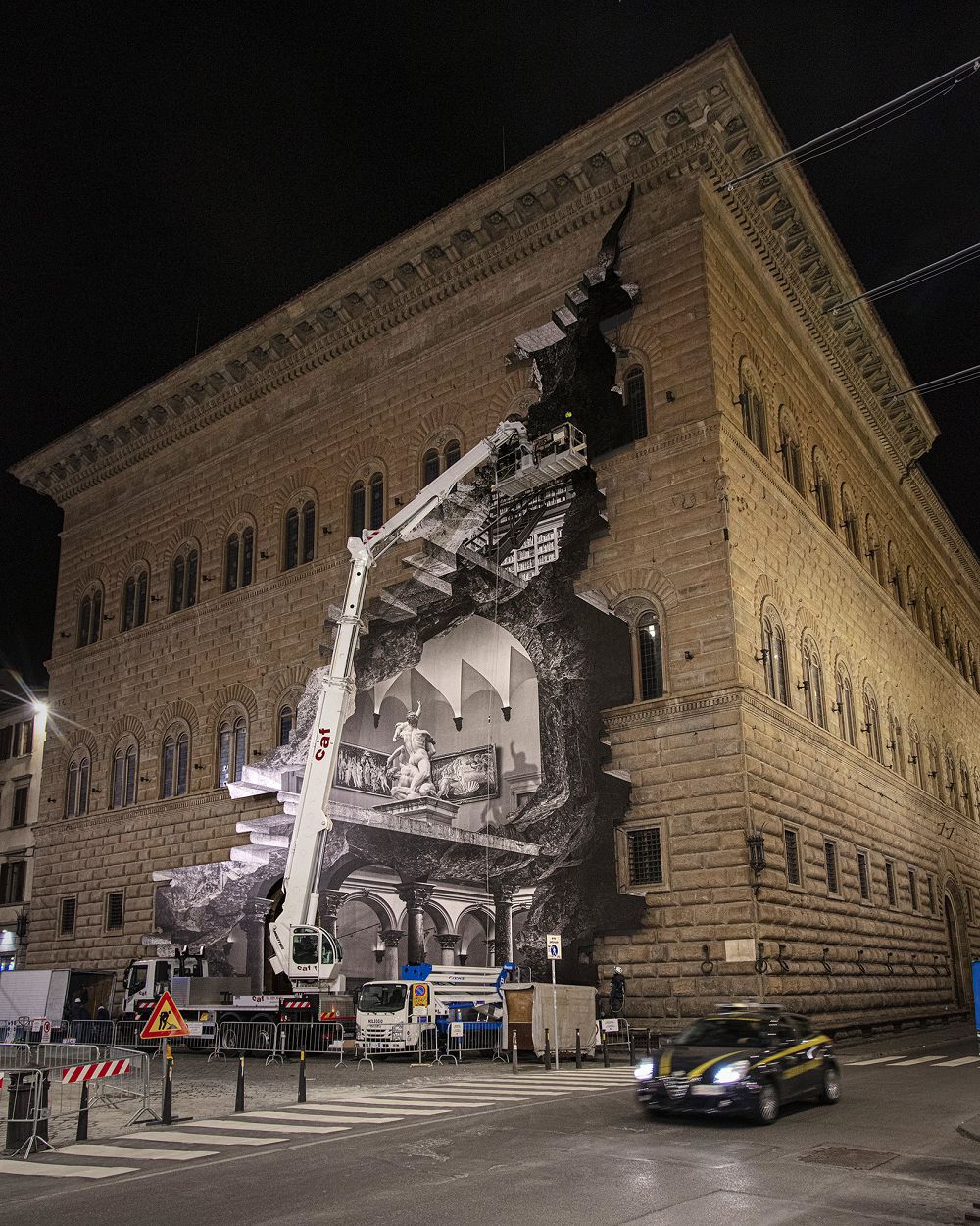 錯覺藝術攝影拼貼!法國藝術家JR讓義大利斯特羅齊宮產生巨大傷痕裂縫
