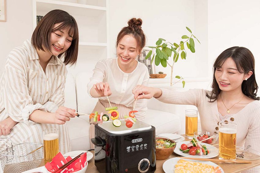 在家居酒屋提案！日本自動烤肉串機、啤酒機、串炸鍋等3款療癒美食小家電