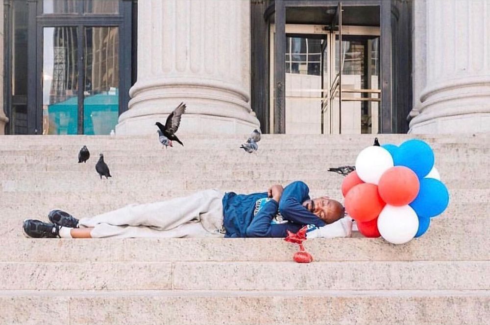 拍下絕佳錯位瞬間！紐約攝影師Jonathan Higbee捕捉城市日常趣味街拍