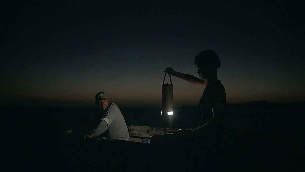 用海水發電的設計手提燈WaterLight！轉化海水能源盼照亮8.4億無電人口