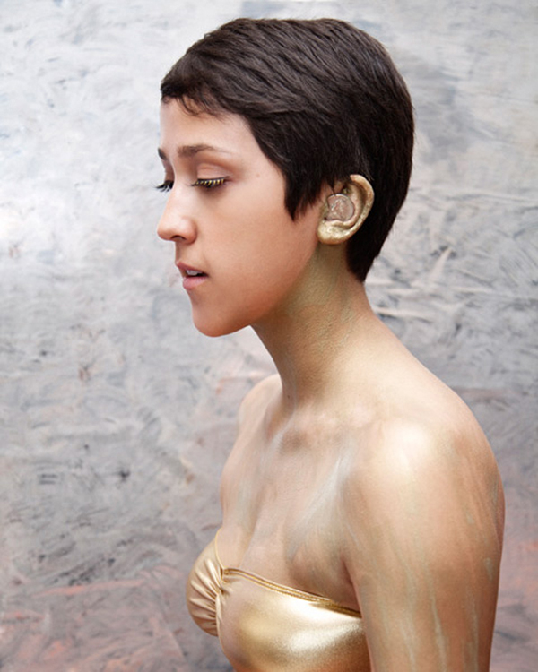 利用攝影手法，荒謬的法律通通變成一系列幽默照片