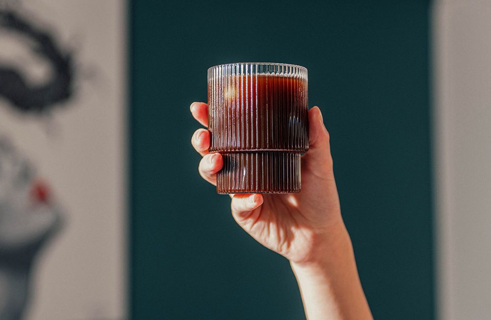 主打零脂肪、零乳清味！台灣品牌「&black優蛋白黑咖啡」以咖啡原豆萃取營養風味