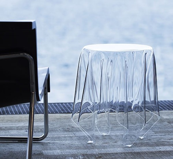 你絕對會想多看它幾眼，奇幻透明小圓桌Illusion Table