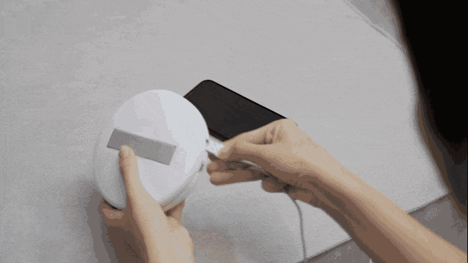 擔心飯店床太髒？先讓 Cleansebot 殺菌機器人爬一下