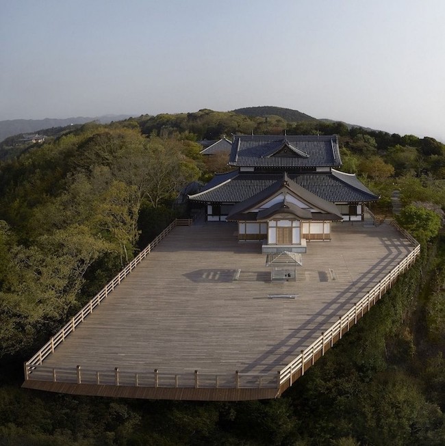 感受彩虹光影浪漫！吉岡德仁通透代表作「玻璃茶室－光庵」亮相東京國立新美術館