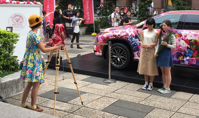 【觀展心得】惡女其實有顆溫柔的心 - 蜷川實花華麗至極,絢爛奪目的影像世界