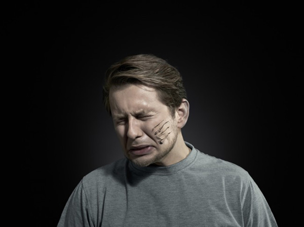 Konrad Sieroń 男性家庭暴力攝影集