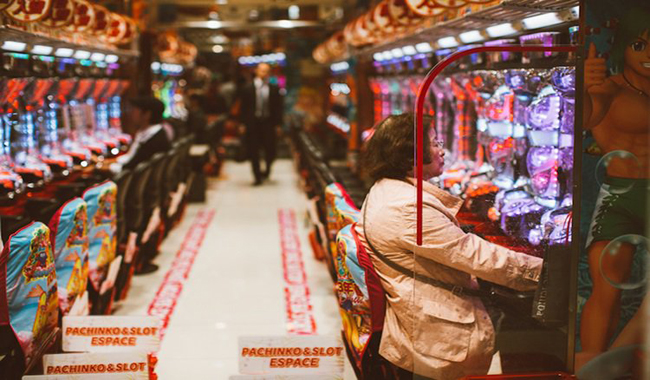 孤獨感爆發！波蘭攝影師Justyna Zduńczyk捕捉寂寞感十足的日本街拍