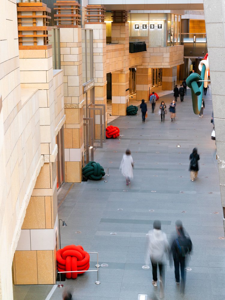 逛街逛累了嗎？到東京六本木聖誕樹下打個盹吧！