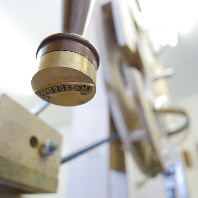 不是高超科技新情節？！自動調酒的復古雞尾酒機器