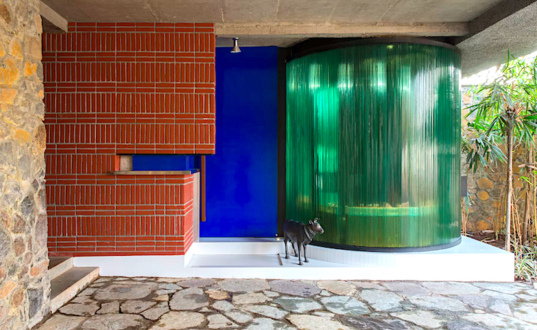 舊木門窗的美麗新生!印度南洋風水泥透天宅