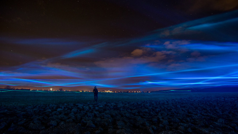漂浮於半空中的湛藍海洋？荷蘭藝術家Roosegaarde以光投影裝置藝術詮釋海平面上升