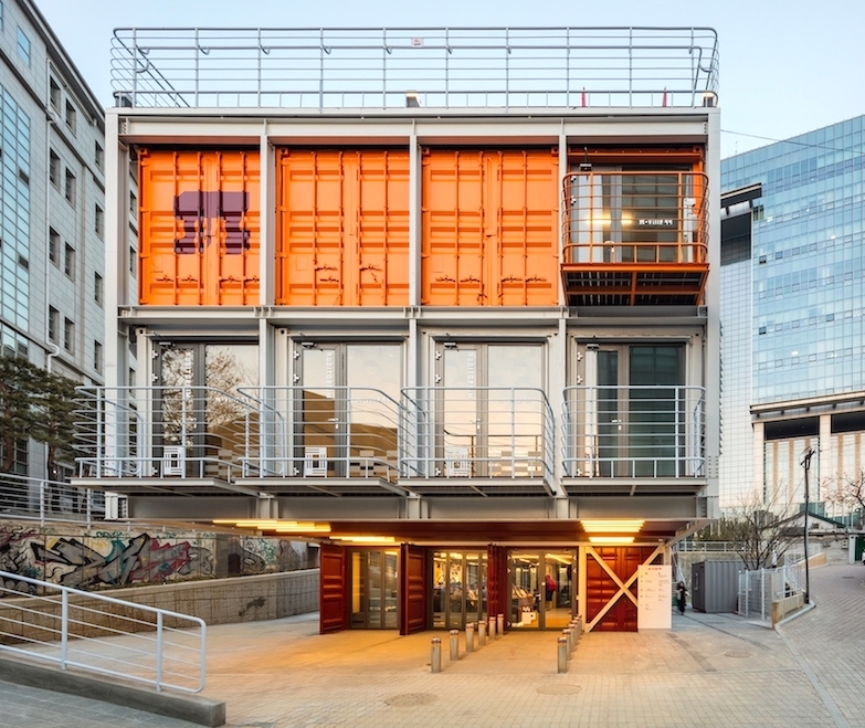 回收貨櫃屋打造創意空間！韓國大學空地 π-ville 99 成為學生最青春自由的聚會場所