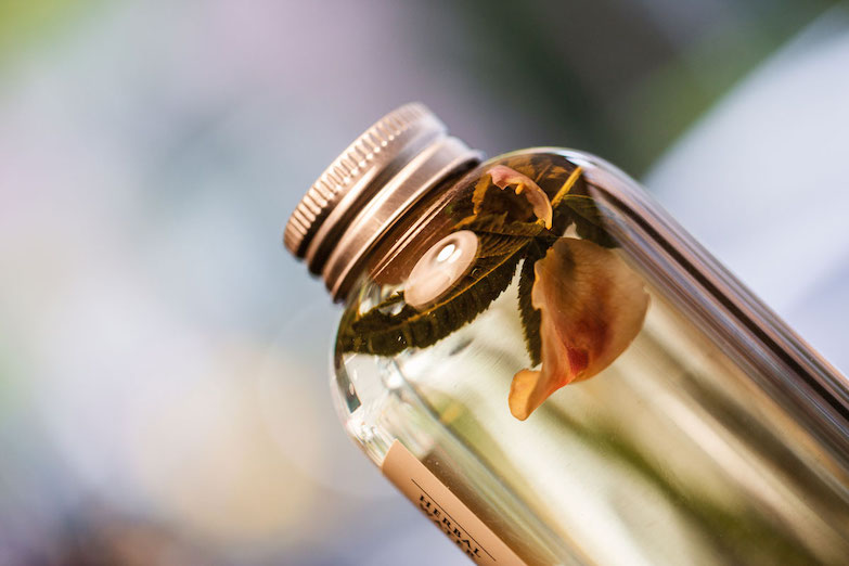 專訪 / 這就是星座「國師」手中的那杯茶！台灣花草茶品牌小草作創辦人 Shana 讓險路現生機