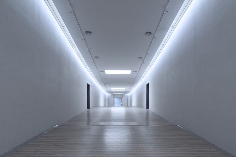 這是一座橋，更是一座博物館！橫跨萬溶江、靈感源自湘西廊橋的中國湖南吉首美術館