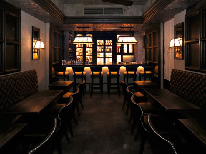 斑駁木門窗戶後藏著日本第一名酒吧「The SG Club」！ 微醺調酒配上質感古典空間的完美週末夜| 大人物- 94449