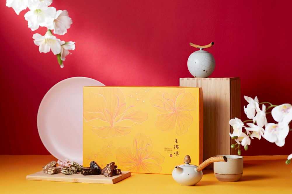 典雅如春，清新若茶！百年茶莊王德傳主題茶禮以仿宋工筆技法勾勒群花，「欣欣向榮」鼓舞來年新希望