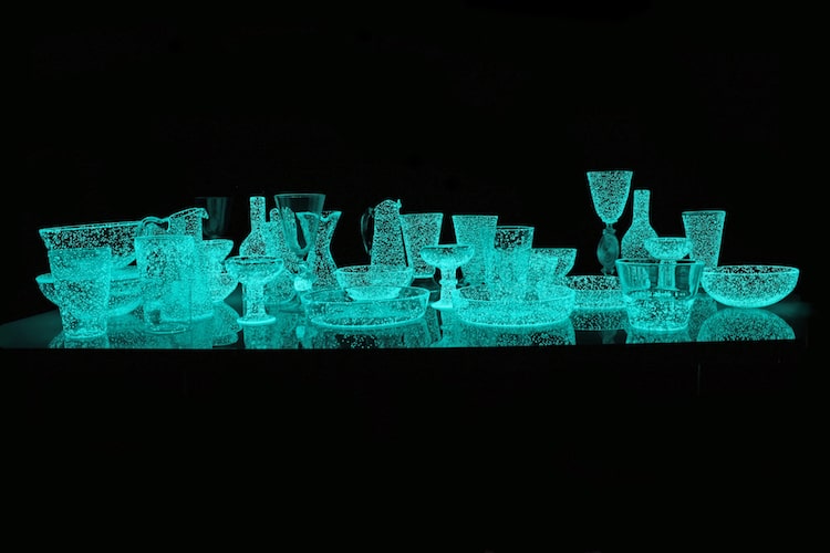 彷彿捉出星光銀河！日本藝術家佐佐木類的絕美磷光玻璃創作