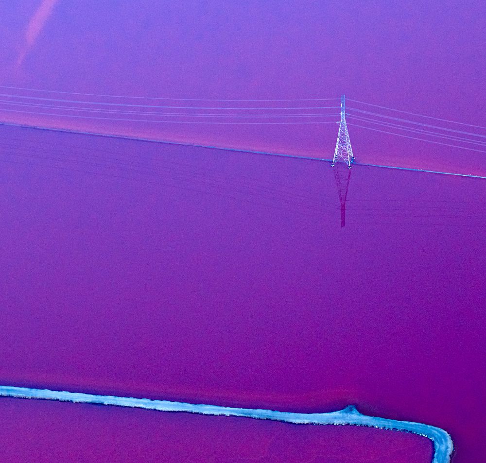 上帝視角的電纜塔！美國攝影師Mitch Rouse拍下自然地貌上的奇幻之景