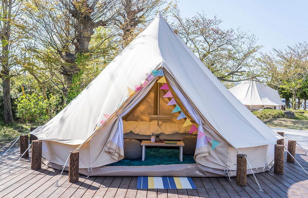 廢校變身Glamping露營！日本千葉「高瀧湖豪華露營度假村」集結圓頂帳篷、浴場設施