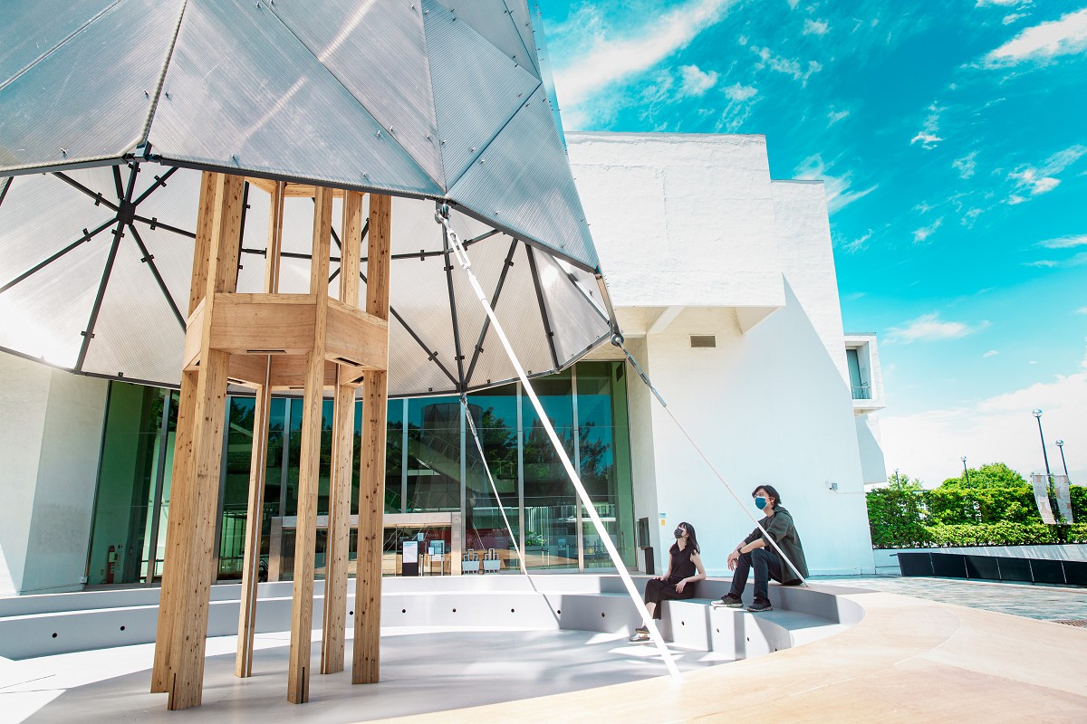 北美館X-Site《爆炸容器》感官裝置藝術！光影、聲音、觸覺共振的超現實造型塔