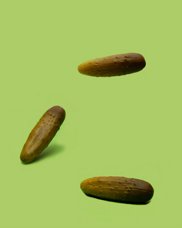 利用攝影手法，荒謬的法律通通變成一系列幽默照片