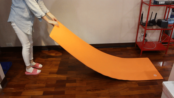 懶惰萬歲！會自己捲起收好的瑜珈墊 yoyo mats