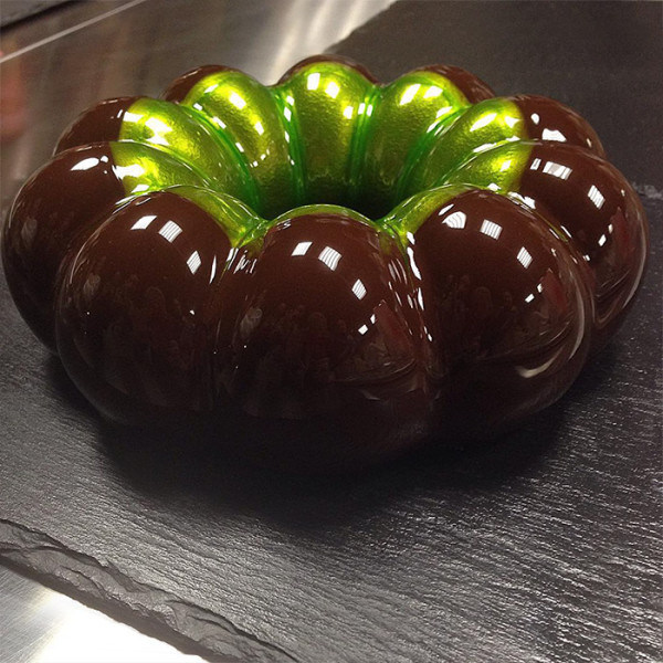 如鏡子般反射的超完美鏡面蛋糕，簡直是藝術品般的等級！