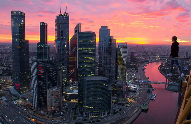 戰鬥民族確認無誤！千萬不要學的玩命自拍