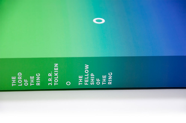 翻轉經典《魔戒》封面，漸層色彩藏有設計師巧思
