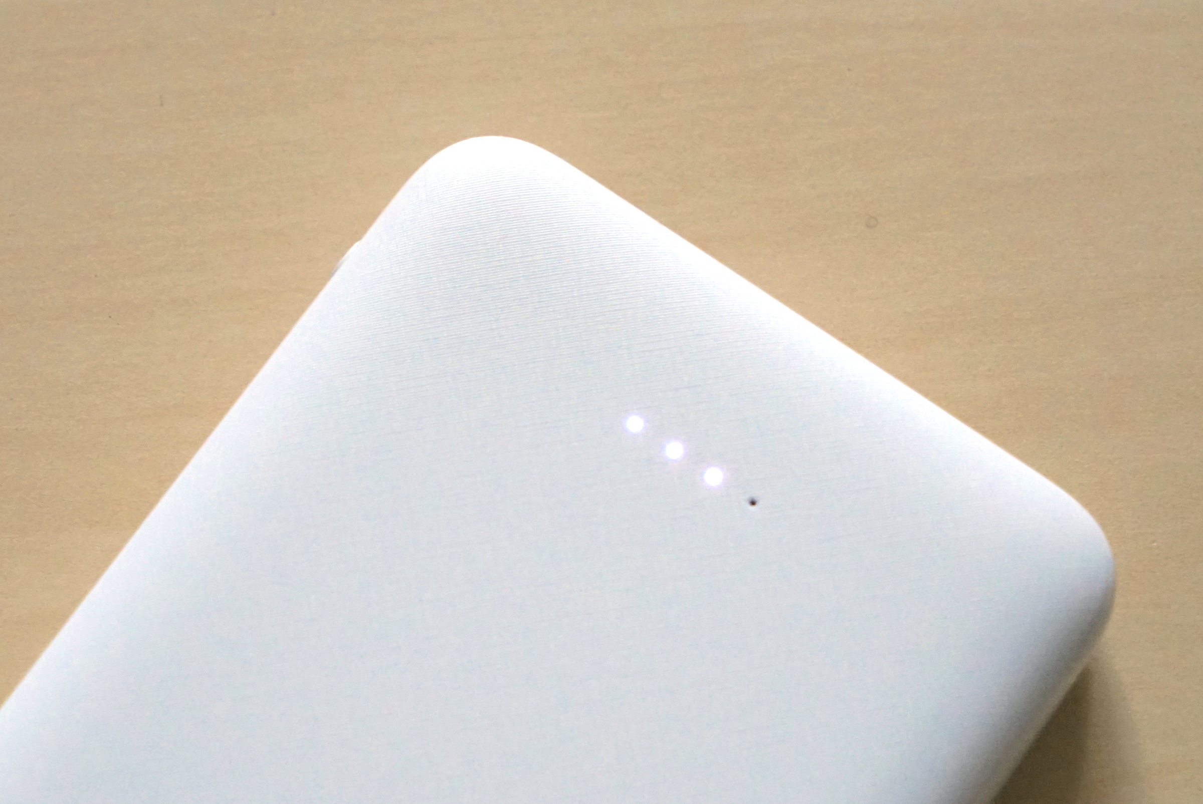 一半尺寸 X 雙倍能量－亞果元素「GRAVITY mini 輕巧型行動電源」熱騰騰開箱！