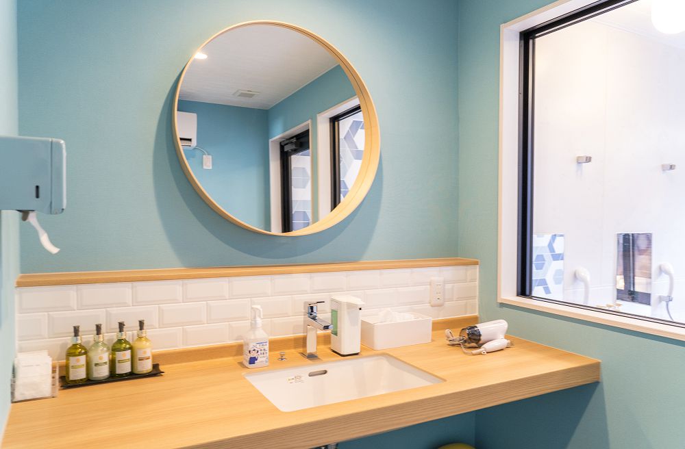 廢校變身Glamping露營！日本千葉「高瀧湖豪華露營度假村」集結圓頂帳篷、浴場設施