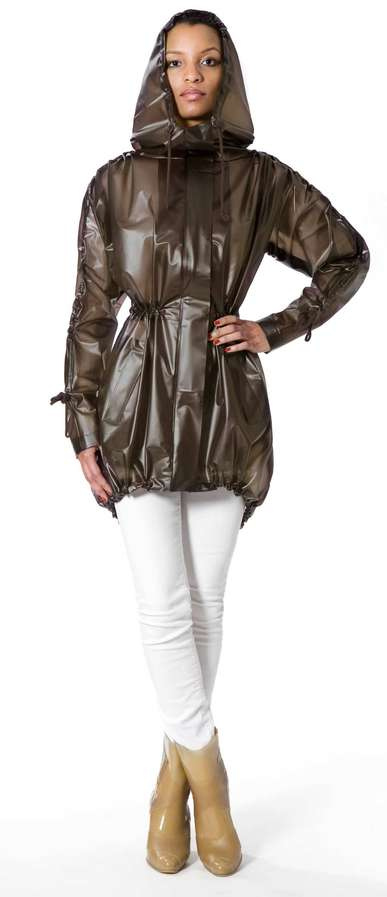 摩登雨衣登場！下雨美麗不用愁，雨天外出超時尚