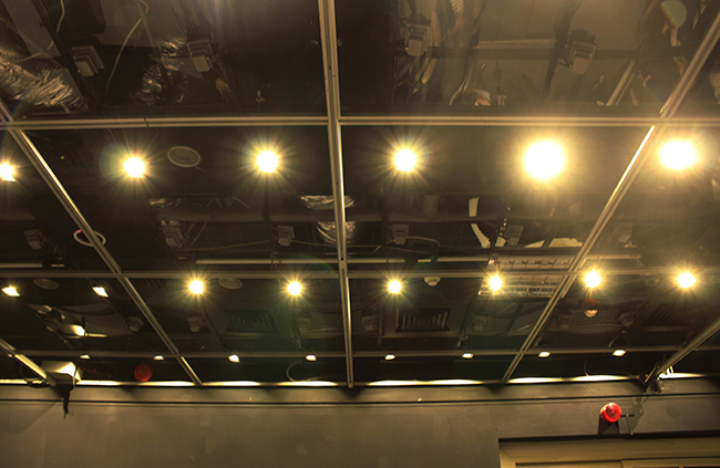 臺北美術獎首獎 王煜松《花蓮白燈塔》海中寫生歷史遺跡