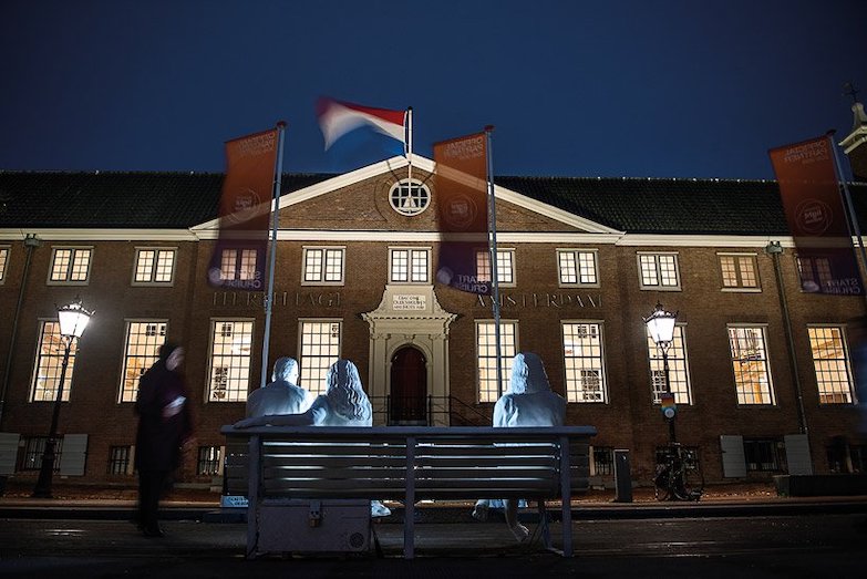 你也對手機過分依賴嗎？到 2018 阿姆斯特丹燈光節看看別人眼中的你